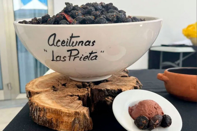 Imagen de Un obrador de Estepa transforma las aceitunas en originales helados